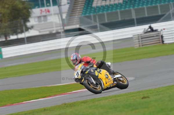 Motorcycle action photographs;Silverstone circuit;Silverstone photographs;Trackday digital images;event digital images;eventdigitalimages;no limits trackday;peter wileman photography;rockingham towcester northamptonshire;trackday;trackday photos