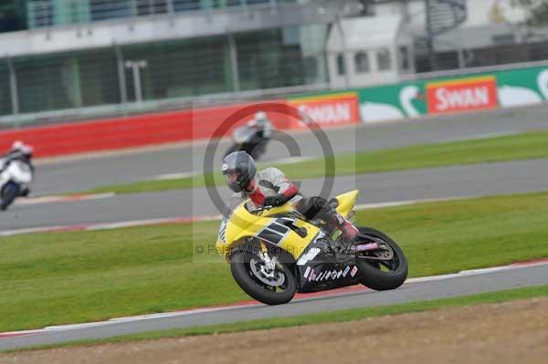 Motorcycle action photographs;Silverstone circuit;Silverstone photographs;Trackday digital images;event digital images;eventdigitalimages;no limits trackday;peter wileman photography;rockingham towcester northamptonshire;trackday;trackday photos