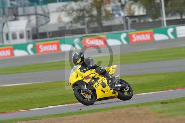 Motorcycle action photographs;Silverstone circuit;Silverstone photographs;Trackday digital images;event digital images;eventdigitalimages;no limits trackday;peter wileman photography;rockingham towcester northamptonshire;trackday;trackday photos