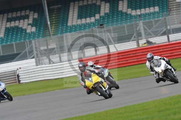 Motorcycle action photographs;Silverstone circuit;Silverstone photographs;Trackday digital images;event digital images;eventdigitalimages;no limits trackday;peter wileman photography;rockingham towcester northamptonshire;trackday;trackday photos