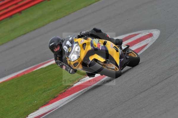 Motorcycle action photographs;Silverstone circuit;Silverstone photographs;Trackday digital images;event digital images;eventdigitalimages;no limits trackday;peter wileman photography;rockingham towcester northamptonshire;trackday;trackday photos