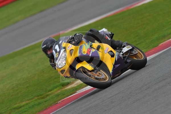 Motorcycle action photographs;Silverstone circuit;Silverstone photographs;Trackday digital images;event digital images;eventdigitalimages;no limits trackday;peter wileman photography;rockingham towcester northamptonshire;trackday;trackday photos