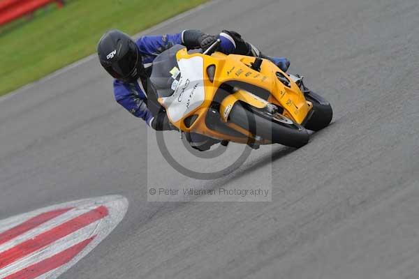 Motorcycle action photographs;Silverstone circuit;Silverstone photographs;Trackday digital images;event digital images;eventdigitalimages;no limits trackday;peter wileman photography;rockingham towcester northamptonshire;trackday;trackday photos