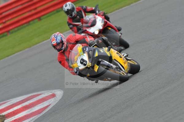 Motorcycle action photographs;Silverstone circuit;Silverstone photographs;Trackday digital images;event digital images;eventdigitalimages;no limits trackday;peter wileman photography;rockingham towcester northamptonshire;trackday;trackday photos