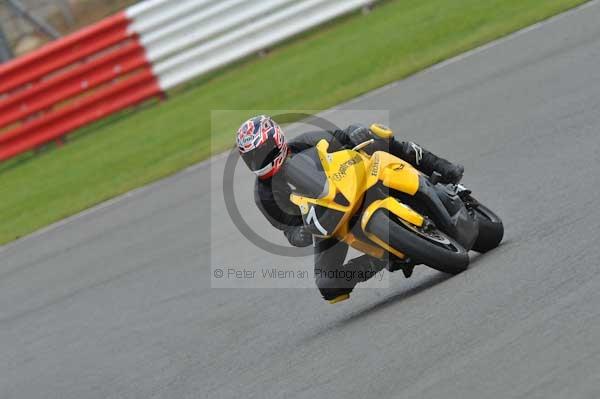 Motorcycle action photographs;Silverstone circuit;Silverstone photographs;Trackday digital images;event digital images;eventdigitalimages;no limits trackday;peter wileman photography;rockingham towcester northamptonshire;trackday;trackday photos