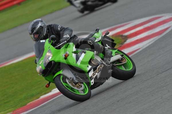 Motorcycle action photographs;Silverstone circuit;Silverstone photographs;Trackday digital images;event digital images;eventdigitalimages;no limits trackday;peter wileman photography;rockingham towcester northamptonshire;trackday;trackday photos