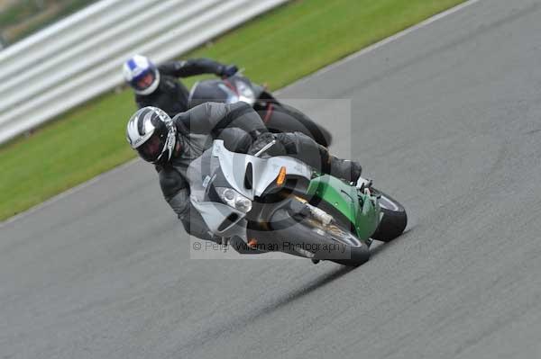 Motorcycle action photographs;Silverstone circuit;Silverstone photographs;Trackday digital images;event digital images;eventdigitalimages;no limits trackday;peter wileman photography;rockingham towcester northamptonshire;trackday;trackday photos