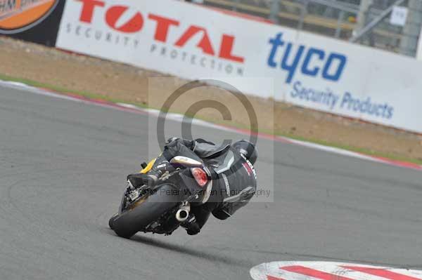 Motorcycle action photographs;Silverstone circuit;Silverstone photographs;Trackday digital images;event digital images;eventdigitalimages;no limits trackday;peter wileman photography;rockingham towcester northamptonshire;trackday;trackday photos