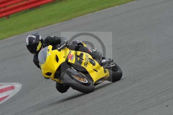 Motorcycle action photographs;Silverstone circuit;Silverstone photographs;Trackday digital images;event digital images;eventdigitalimages;no limits trackday;peter wileman photography;rockingham towcester northamptonshire;trackday;trackday photos