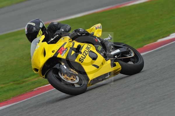 Motorcycle action photographs;Silverstone circuit;Silverstone photographs;Trackday digital images;event digital images;eventdigitalimages;no limits trackday;peter wileman photography;rockingham towcester northamptonshire;trackday;trackday photos