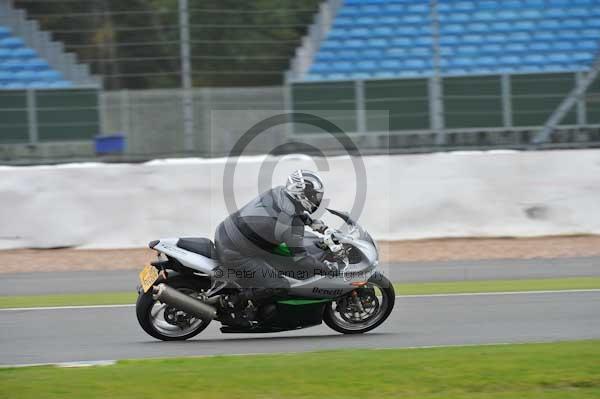 Motorcycle action photographs;Silverstone circuit;Silverstone photographs;Trackday digital images;event digital images;eventdigitalimages;no limits trackday;peter wileman photography;rockingham towcester northamptonshire;trackday;trackday photos