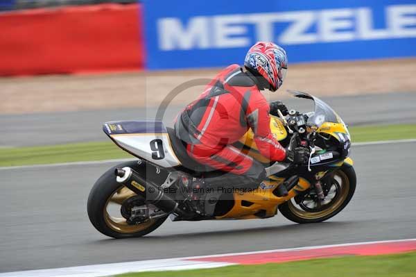 Motorcycle action photographs;Silverstone circuit;Silverstone photographs;Trackday digital images;event digital images;eventdigitalimages;no limits trackday;peter wileman photography;rockingham towcester northamptonshire;trackday;trackday photos