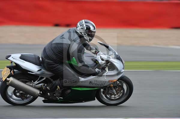 Motorcycle action photographs;Silverstone circuit;Silverstone photographs;Trackday digital images;event digital images;eventdigitalimages;no limits trackday;peter wileman photography;rockingham towcester northamptonshire;trackday;trackday photos