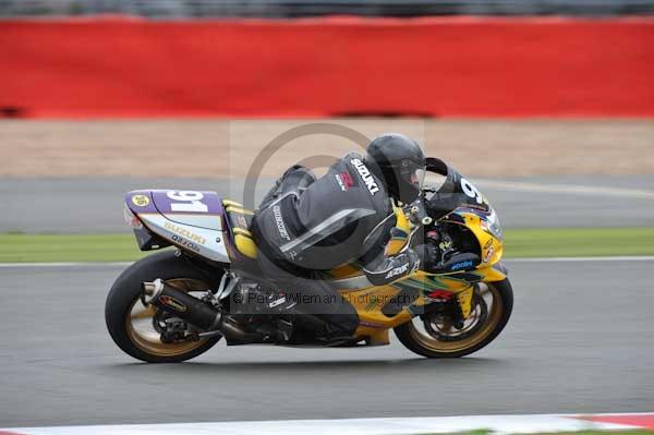 Motorcycle action photographs;Silverstone circuit;Silverstone photographs;Trackday digital images;event digital images;eventdigitalimages;no limits trackday;peter wileman photography;rockingham towcester northamptonshire;trackday;trackday photos