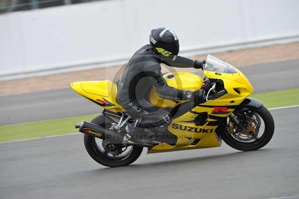 Motorcycle action photographs;Silverstone circuit;Silverstone photographs;Trackday digital images;event digital images;eventdigitalimages;no limits trackday;peter wileman photography;rockingham towcester northamptonshire;trackday;trackday photos