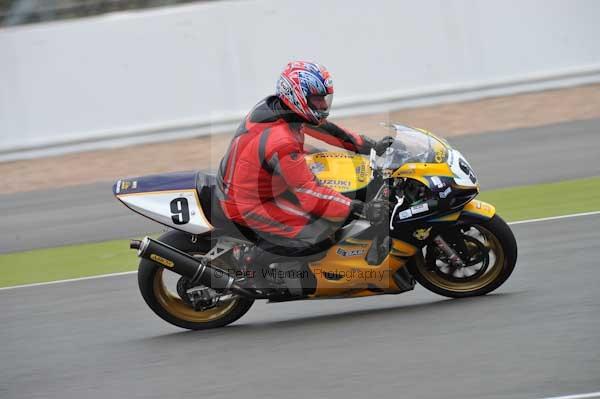 Motorcycle action photographs;Silverstone circuit;Silverstone photographs;Trackday digital images;event digital images;eventdigitalimages;no limits trackday;peter wileman photography;rockingham towcester northamptonshire;trackday;trackday photos