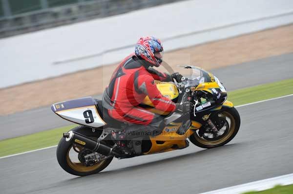 Motorcycle action photographs;Silverstone circuit;Silverstone photographs;Trackday digital images;event digital images;eventdigitalimages;no limits trackday;peter wileman photography;rockingham towcester northamptonshire;trackday;trackday photos