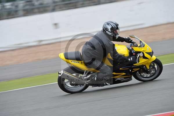 Motorcycle action photographs;Silverstone circuit;Silverstone photographs;Trackday digital images;event digital images;eventdigitalimages;no limits trackday;peter wileman photography;rockingham towcester northamptonshire;trackday;trackday photos