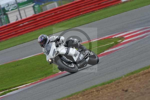 Motorcycle action photographs;Silverstone circuit;Silverstone photographs;Trackday digital images;event digital images;eventdigitalimages;no limits trackday;peter wileman photography;rockingham towcester northamptonshire;trackday;trackday photos