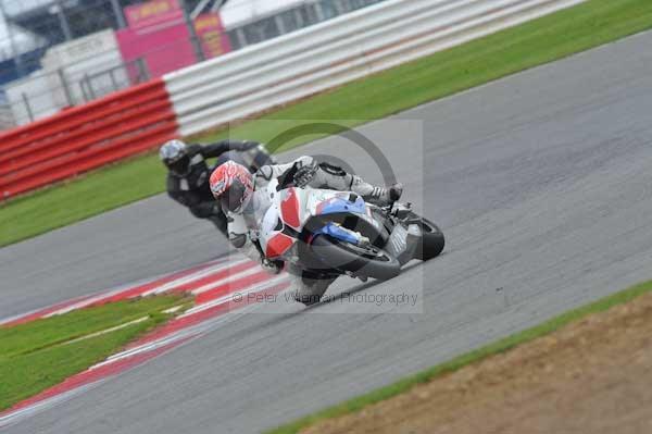 Motorcycle action photographs;Silverstone circuit;Silverstone photographs;Trackday digital images;event digital images;eventdigitalimages;no limits trackday;peter wileman photography;rockingham towcester northamptonshire;trackday;trackday photos