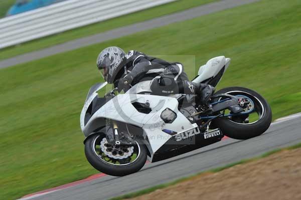 Motorcycle action photographs;Silverstone circuit;Silverstone photographs;Trackday digital images;event digital images;eventdigitalimages;no limits trackday;peter wileman photography;rockingham towcester northamptonshire;trackday;trackday photos