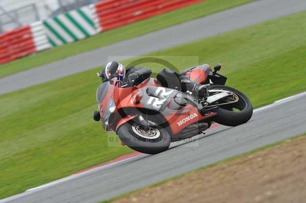 Motorcycle action photographs;Silverstone circuit;Silverstone photographs;Trackday digital images;event digital images;eventdigitalimages;no limits trackday;peter wileman photography;rockingham towcester northamptonshire;trackday;trackday photos