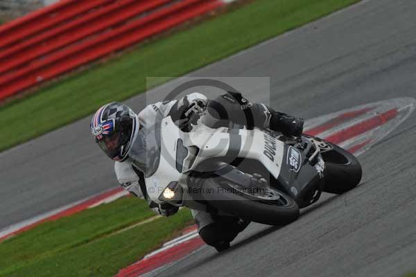 Motorcycle action photographs;Silverstone circuit;Silverstone photographs;Trackday digital images;event digital images;eventdigitalimages;no limits trackday;peter wileman photography;rockingham towcester northamptonshire;trackday;trackday photos