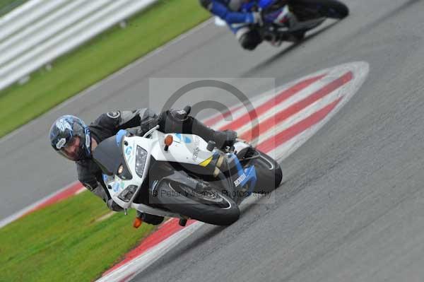 Motorcycle action photographs;Silverstone circuit;Silverstone photographs;Trackday digital images;event digital images;eventdigitalimages;no limits trackday;peter wileman photography;rockingham towcester northamptonshire;trackday;trackday photos