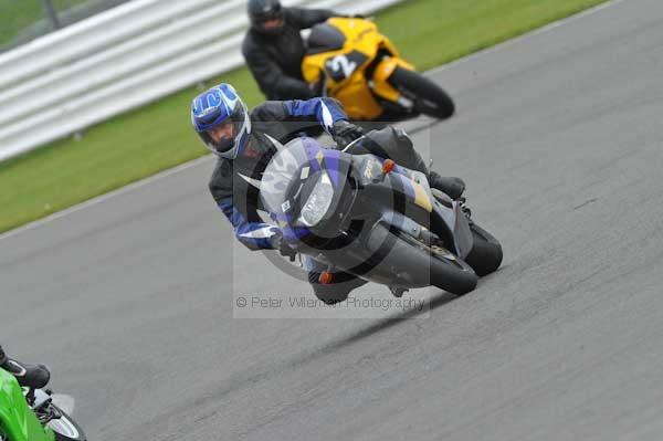 Motorcycle action photographs;Silverstone circuit;Silverstone photographs;Trackday digital images;event digital images;eventdigitalimages;no limits trackday;peter wileman photography;rockingham towcester northamptonshire;trackday;trackday photos