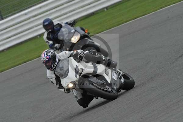 Motorcycle action photographs;Silverstone circuit;Silverstone photographs;Trackday digital images;event digital images;eventdigitalimages;no limits trackday;peter wileman photography;rockingham towcester northamptonshire;trackday;trackday photos