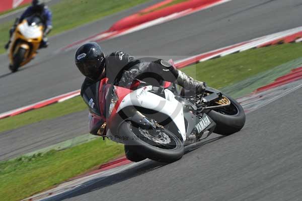 Motorcycle action photographs;Silverstone circuit;Silverstone photographs;Trackday digital images;event digital images;eventdigitalimages;no limits trackday;peter wileman photography;rockingham towcester northamptonshire;trackday;trackday photos