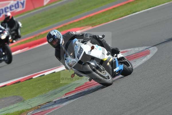 Motorcycle action photographs;Silverstone circuit;Silverstone photographs;Trackday digital images;event digital images;eventdigitalimages;no limits trackday;peter wileman photography;rockingham towcester northamptonshire;trackday;trackday photos