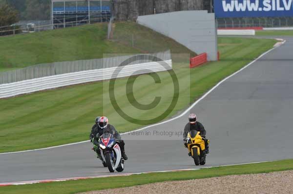 Motorcycle action photographs;Silverstone circuit;Silverstone photographs;Trackday digital images;event digital images;eventdigitalimages;no limits trackday;peter wileman photography;rockingham towcester northamptonshire;trackday;trackday photos