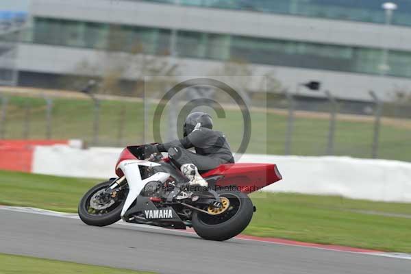 Motorcycle action photographs;Silverstone circuit;Silverstone photographs;Trackday digital images;event digital images;eventdigitalimages;no limits trackday;peter wileman photography;rockingham towcester northamptonshire;trackday;trackday photos