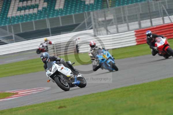 Motorcycle action photographs;Silverstone circuit;Silverstone photographs;Trackday digital images;event digital images;eventdigitalimages;no limits trackday;peter wileman photography;rockingham towcester northamptonshire;trackday;trackday photos