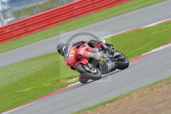 Motorcycle action photographs;Silverstone circuit;Silverstone photographs;Trackday digital images;event digital images;eventdigitalimages;no limits trackday;peter wileman photography;rockingham towcester northamptonshire;trackday;trackday photos