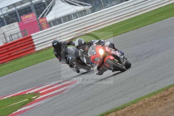 Motorcycle action photographs;Silverstone circuit;Silverstone photographs;Trackday digital images;event digital images;eventdigitalimages;no limits trackday;peter wileman photography;rockingham towcester northamptonshire;trackday;trackday photos