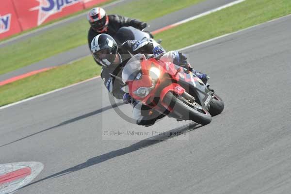 Motorcycle action photographs;Silverstone circuit;Silverstone photographs;Trackday digital images;event digital images;eventdigitalimages;no limits trackday;peter wileman photography;rockingham towcester northamptonshire;trackday;trackday photos