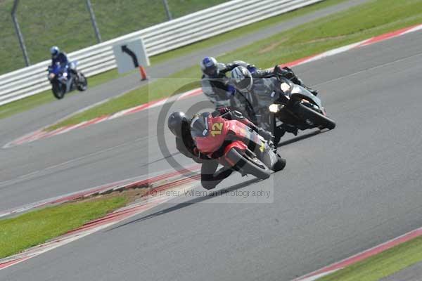 Motorcycle action photographs;Silverstone circuit;Silverstone photographs;Trackday digital images;event digital images;eventdigitalimages;no limits trackday;peter wileman photography;rockingham towcester northamptonshire;trackday;trackday photos