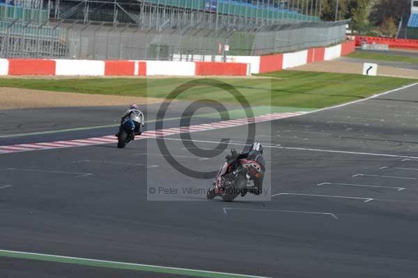 Motorcycle action photographs;Silverstone circuit;Silverstone photographs;Trackday digital images;event digital images;eventdigitalimages;no limits trackday;peter wileman photography;rockingham towcester northamptonshire;trackday;trackday photos