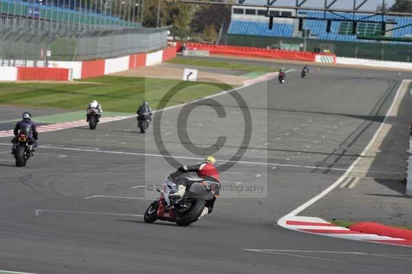 Motorcycle action photographs;Silverstone circuit;Silverstone photographs;Trackday digital images;event digital images;eventdigitalimages;no limits trackday;peter wileman photography;rockingham towcester northamptonshire;trackday;trackday photos