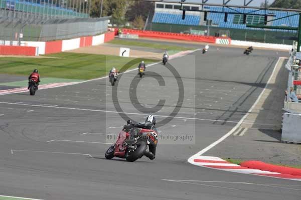 Motorcycle action photographs;Silverstone circuit;Silverstone photographs;Trackday digital images;event digital images;eventdigitalimages;no limits trackday;peter wileman photography;rockingham towcester northamptonshire;trackday;trackday photos