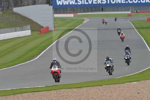 Motorcycle action photographs;Silverstone circuit;Silverstone photographs;Trackday digital images;event digital images;eventdigitalimages;no limits trackday;peter wileman photography;rockingham towcester northamptonshire;trackday;trackday photos