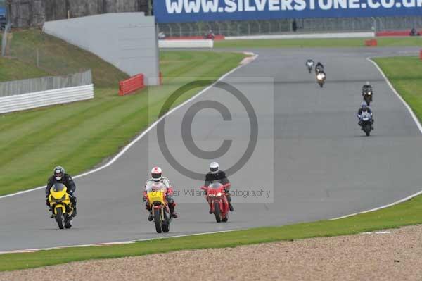 Motorcycle action photographs;Silverstone circuit;Silverstone photographs;Trackday digital images;event digital images;eventdigitalimages;no limits trackday;peter wileman photography;rockingham towcester northamptonshire;trackday;trackday photos