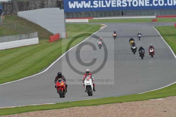 Motorcycle action photographs;Silverstone circuit;Silverstone photographs;Trackday digital images;event digital images;eventdigitalimages;no limits trackday;peter wileman photography;rockingham towcester northamptonshire;trackday;trackday photos