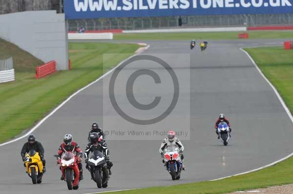 Motorcycle action photographs;Silverstone circuit;Silverstone photographs;Trackday digital images;event digital images;eventdigitalimages;no limits trackday;peter wileman photography;rockingham towcester northamptonshire;trackday;trackday photos