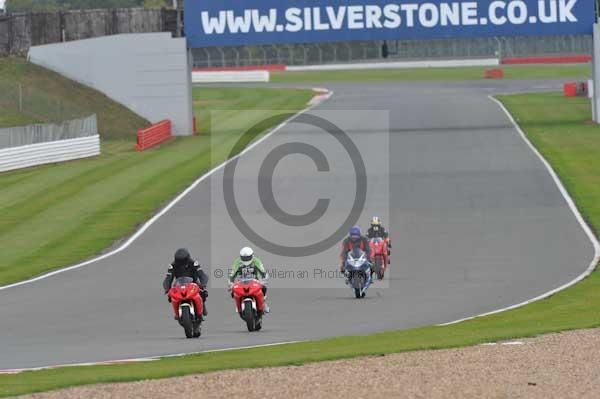 Motorcycle action photographs;Silverstone circuit;Silverstone photographs;Trackday digital images;event digital images;eventdigitalimages;no limits trackday;peter wileman photography;rockingham towcester northamptonshire;trackday;trackday photos