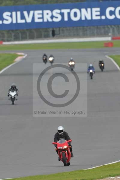 Motorcycle action photographs;Silverstone circuit;Silverstone photographs;Trackday digital images;event digital images;eventdigitalimages;no limits trackday;peter wileman photography;rockingham towcester northamptonshire;trackday;trackday photos