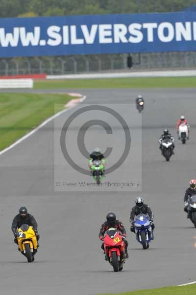 Motorcycle action photographs;Silverstone circuit;Silverstone photographs;Trackday digital images;event digital images;eventdigitalimages;no limits trackday;peter wileman photography;rockingham towcester northamptonshire;trackday;trackday photos