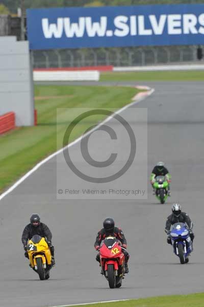 Motorcycle action photographs;Silverstone circuit;Silverstone photographs;Trackday digital images;event digital images;eventdigitalimages;no limits trackday;peter wileman photography;rockingham towcester northamptonshire;trackday;trackday photos